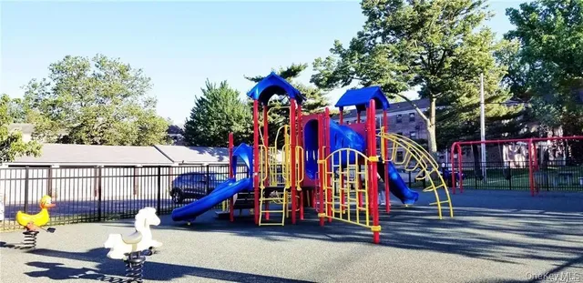 $305,000 | 1 Terrace Circle, Unit 3H, Great Neck, NY 11021