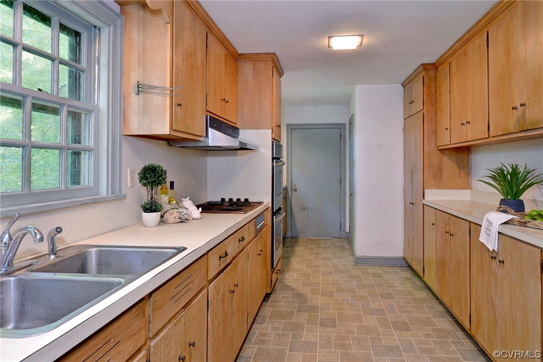 102 Lake Drive Williamsburg, VA 23185 - Photo 11 of 25 a kitchen with stainless steel appliances granite countertop a sink and a refrigerator