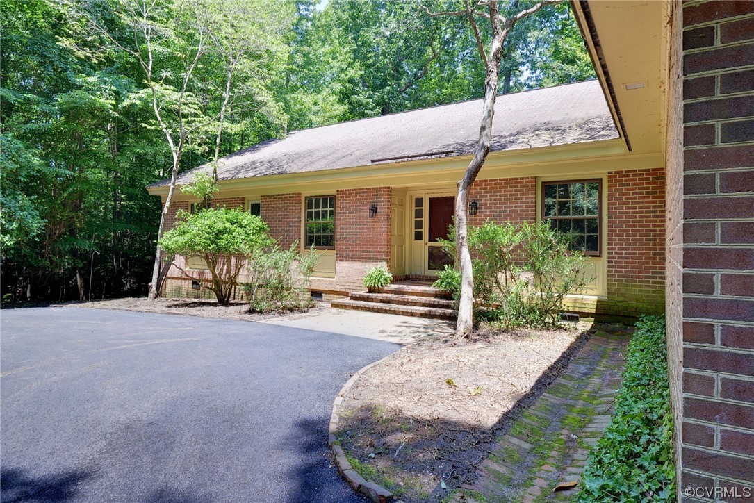 102 Lake Drive Williamsburg, VA 23185 - Photo 24 of 25 a view of a house with backyard and sitting area