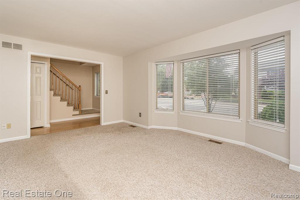 746 Elizabeth Street Rochester, MI 48307 - Photo 5 of 26
