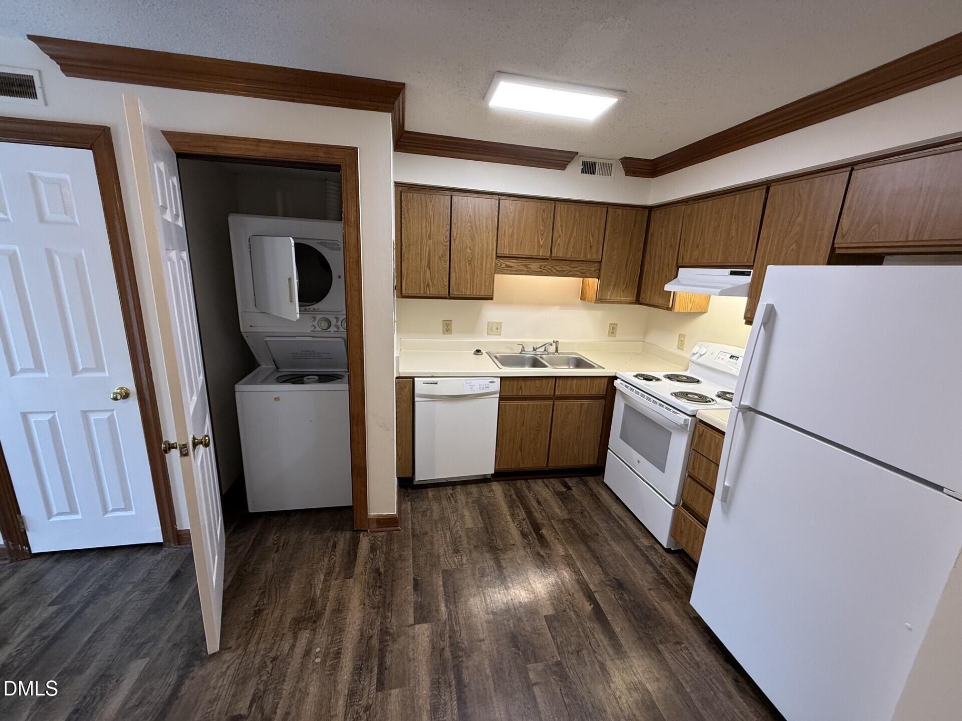 3530 Ivy Commons Drive, Unit 101 Raleigh, NC 27606 - Photo 4 of 8 f8bb84e6-dc17-40be-8e8b-54c76966549e