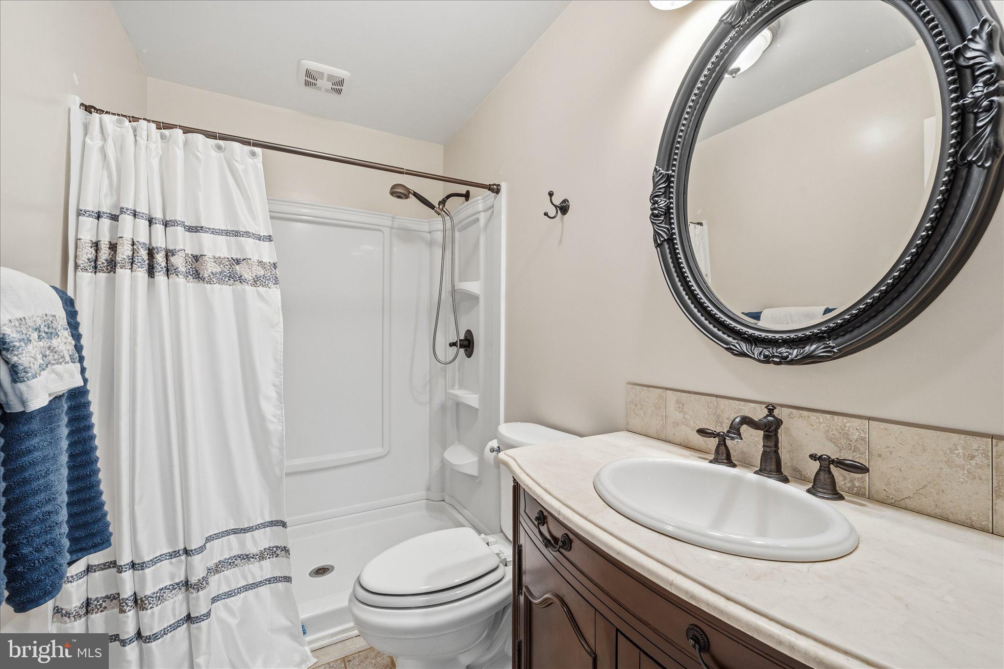 9055 Buckland Mill Road Gainesville, VA 20155 - Photo 35 of 76 Private Bath in Bedroom 2