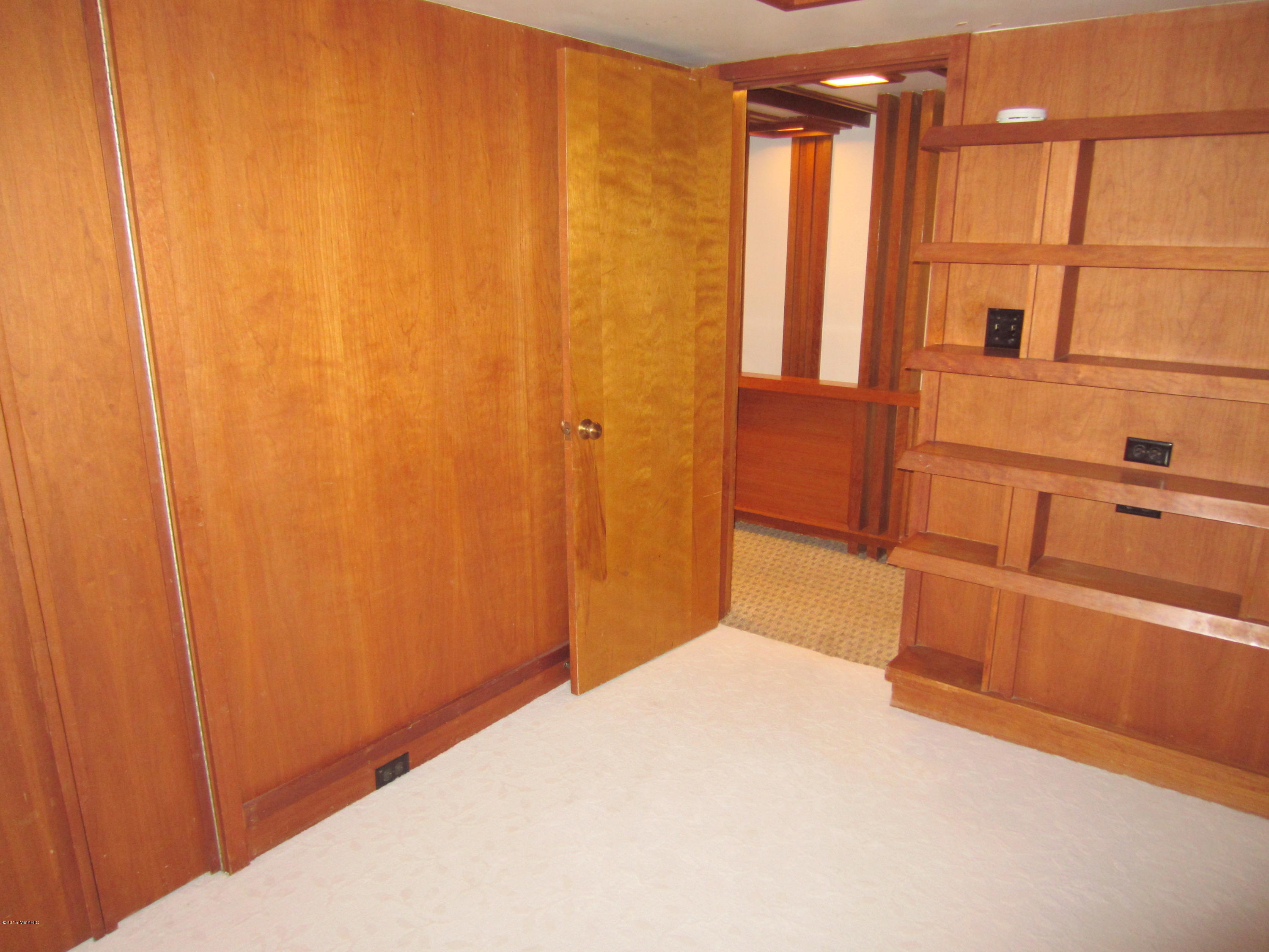 32 West Minges Road Battle Creek, MI 49015 - Photo 40 of 65 Mystery Room4