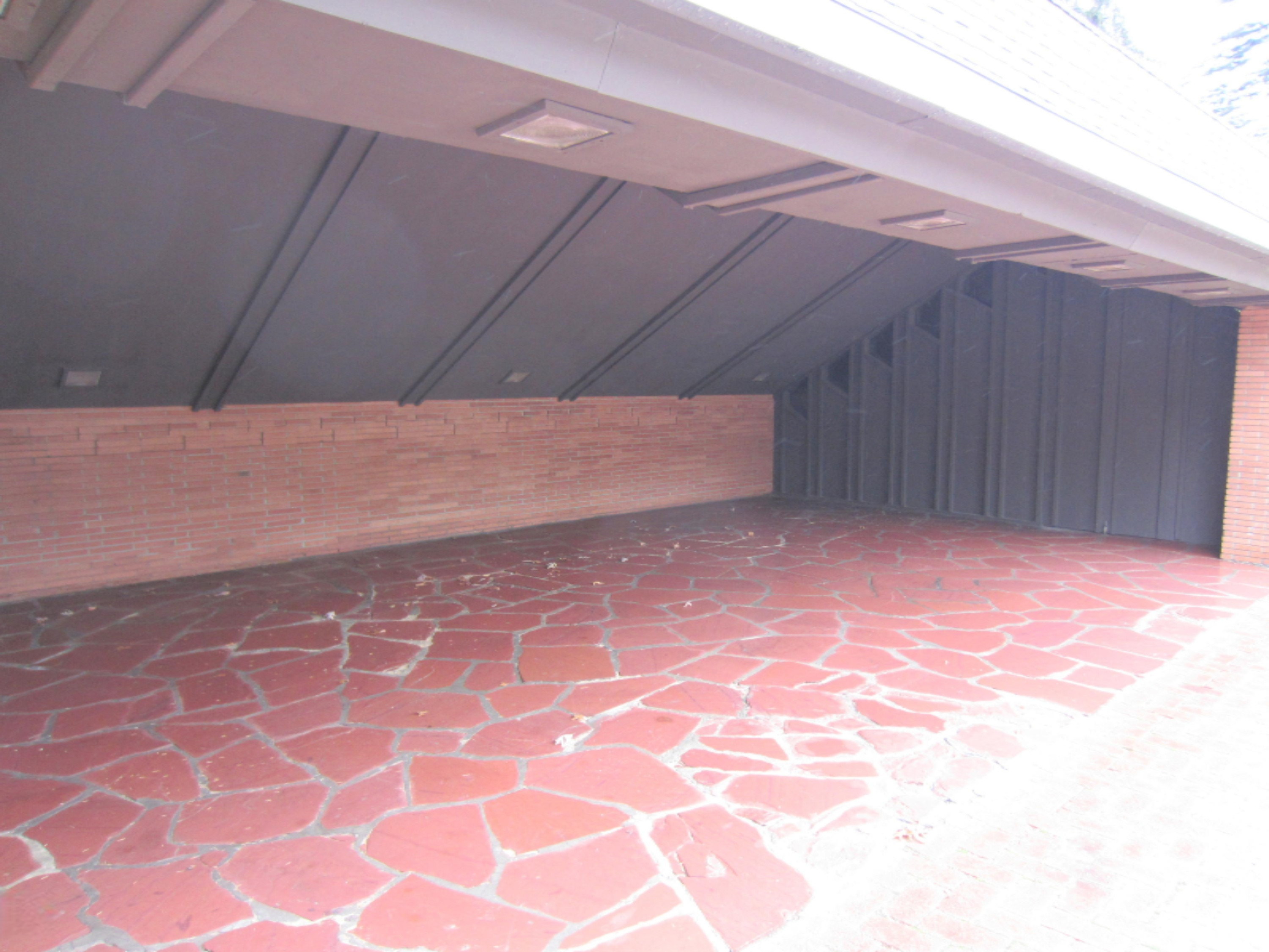32 West Minges Road Battle Creek, MI 49015 - Photo 8 of 65 garage2