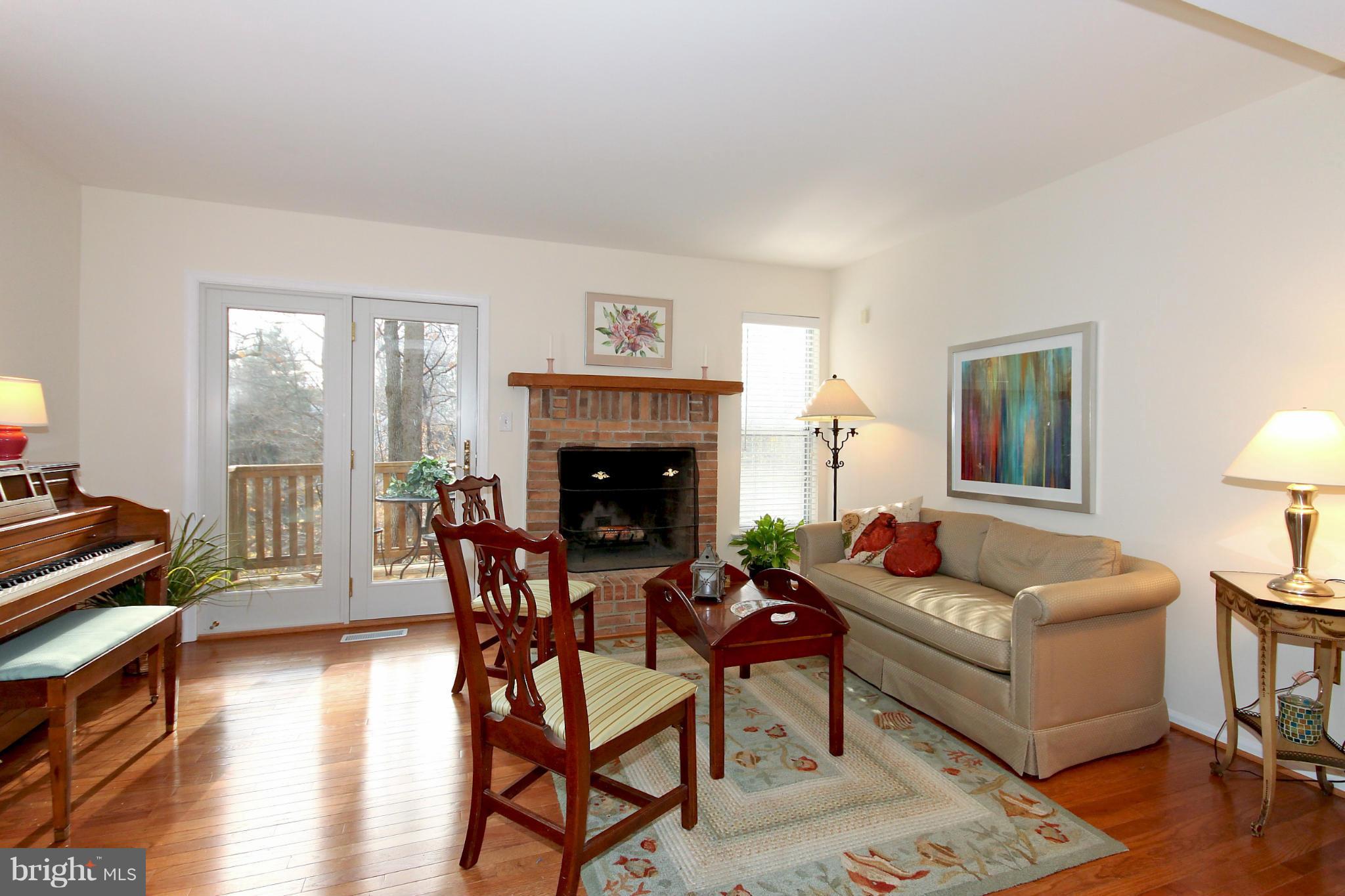 2004 Derby Ridge Lane, Unit 410 Silver Spring, MD 20910 - Photo 2 of 22 Living Room