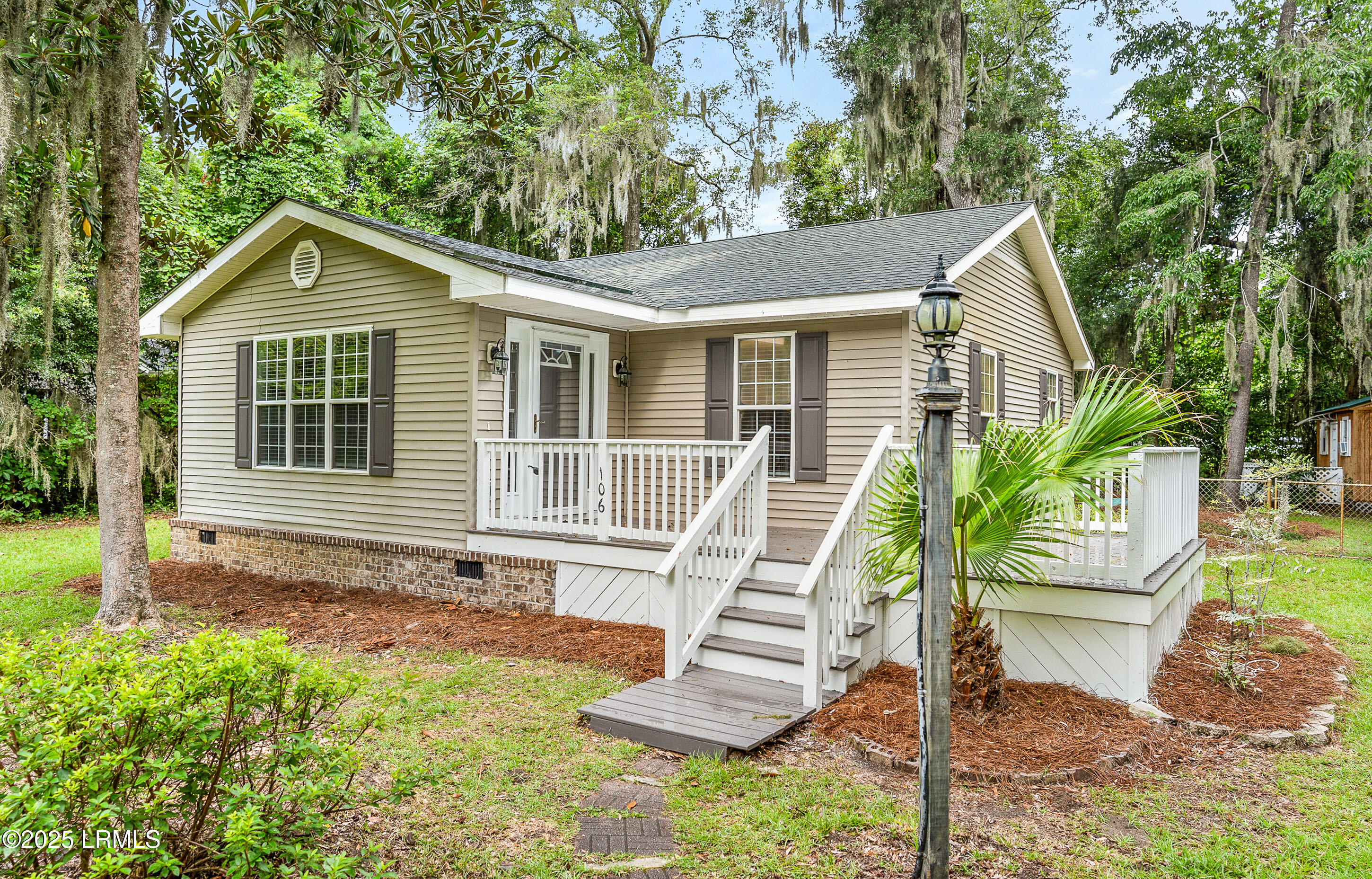 106 Verdier Road Beaufort, SC 29902 - Photo 3 of 34 DSC00946-13-1