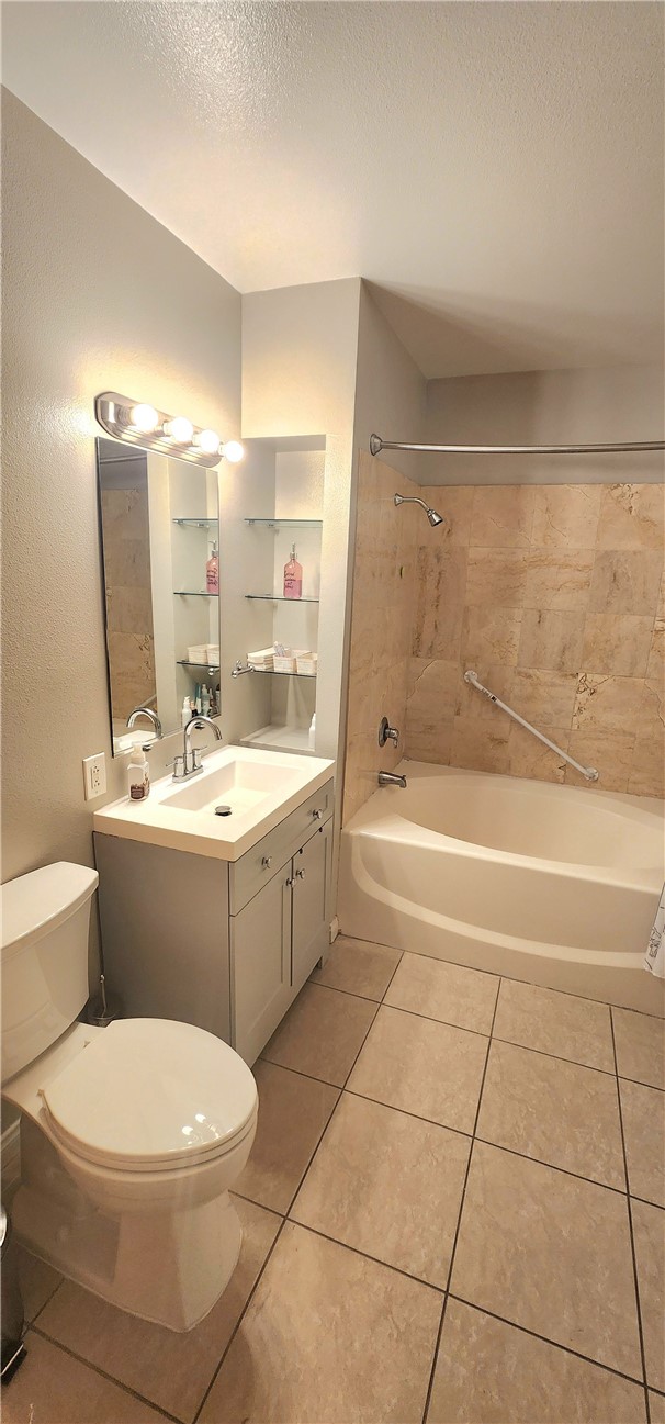 388 East Ocean Boulevard, Unit 206 Long Beach, CA 90802 - Photo 17 of 43 a bathroom with a toilet a sink and bathtub