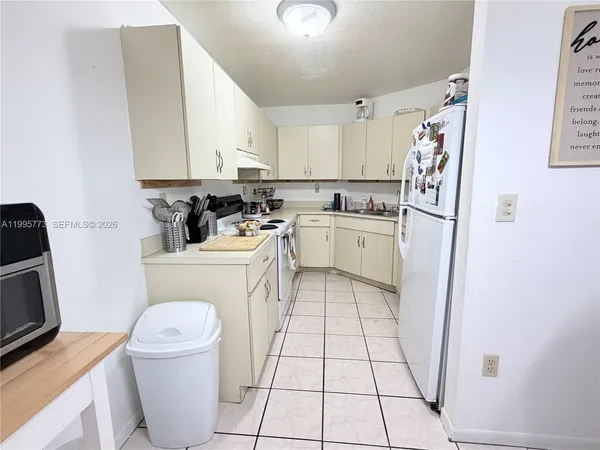 $2,500 | 954 Northwest 14th Street, Florida City, FL 33034