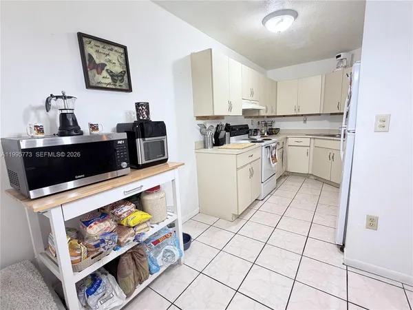 $2,500 | 954 Northwest 14th Street, Florida City, FL 33034