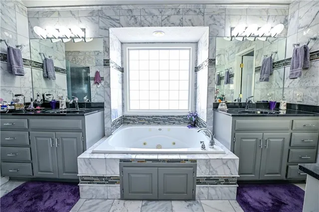 $525,000 | 5118 Pelican Point, Lee's Summit, MO 64082