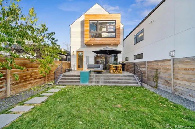 a view of a back yard with a house