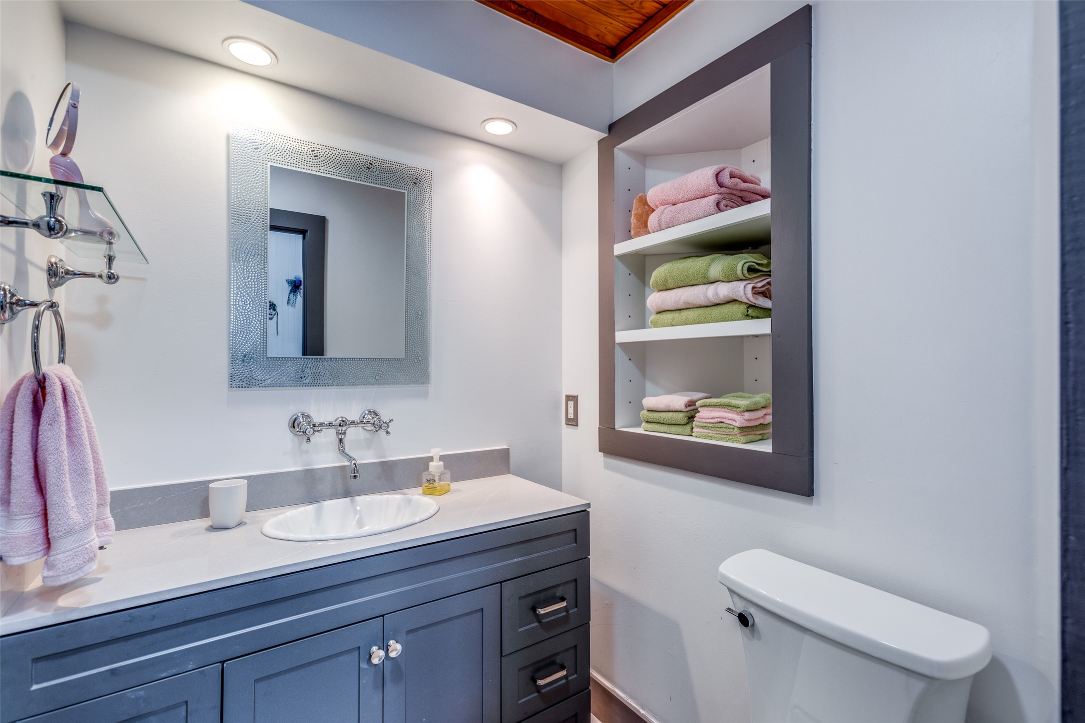 608 Innwood Drive Georgetown, TX 78628 - Photo 27 of 40 Upstairs Guest bathroom with separate tub and toilet areas