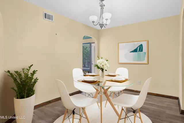 $2,400 | 4409 Shadow Wood Circle, Pascagoula, MS 39581