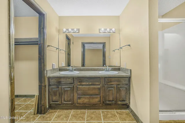 $2,400 | 4409 Shadow Wood Circle, Pascagoula, MS 39581