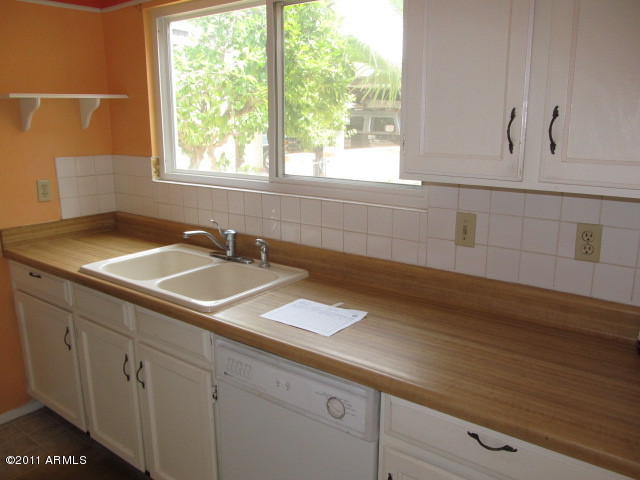 3019 West Boca Raton Road Phoenix, AZ 85053 - Photo 3 of 19 023-144119 - alt kitchen