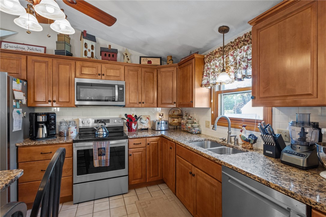 123 Rice Avenue East Providence, RI 02914 - Photo 3 of 38