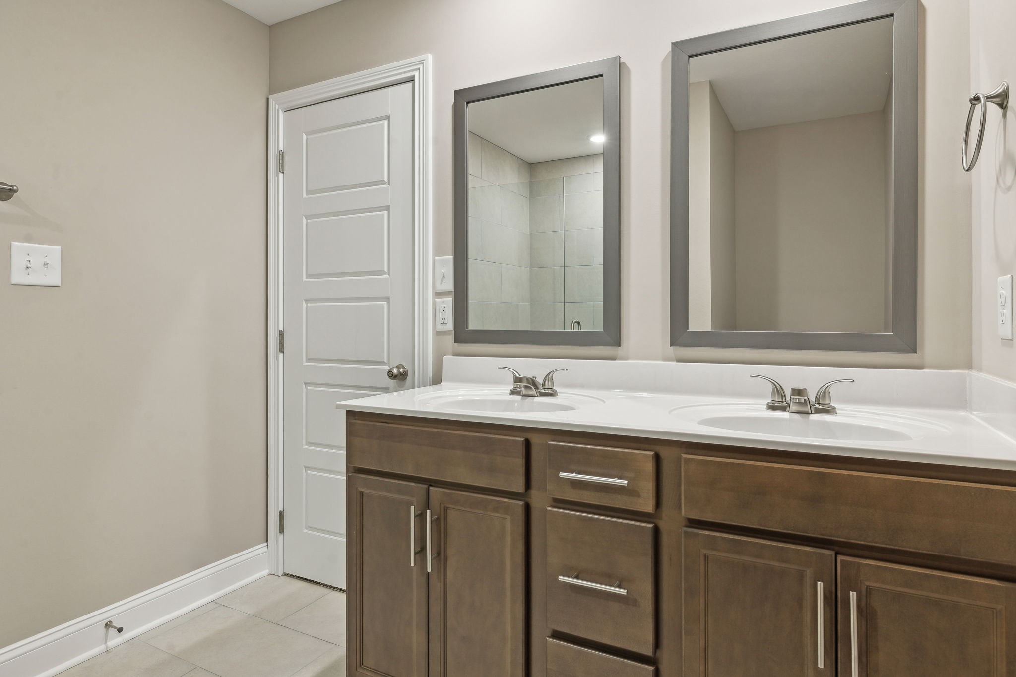 1271 Racker Drive Clarksville, TN 37043 - Photo 20 of 36 a bathroom with a sink and a mirror