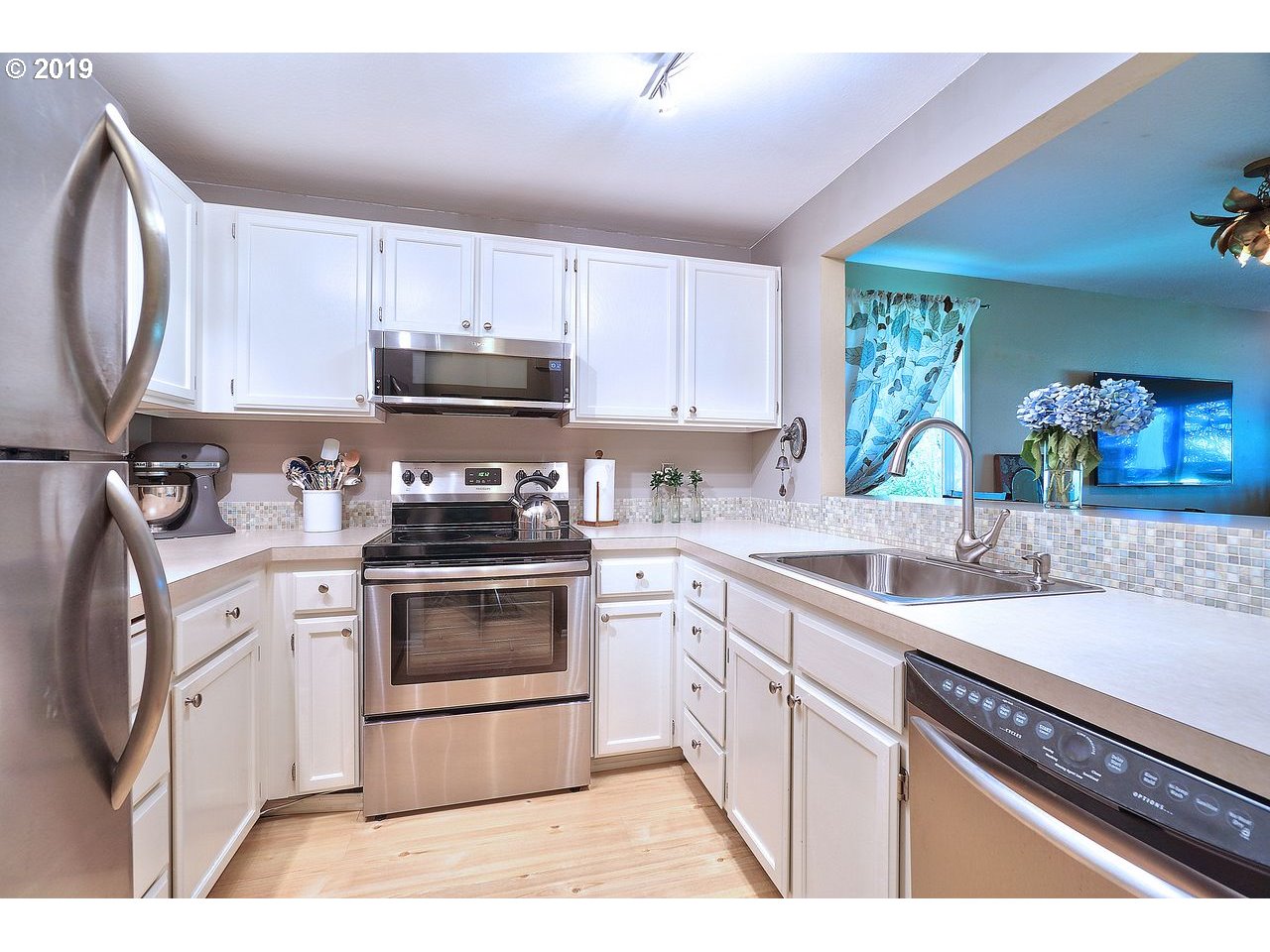 4880 Southwest Scholls Ferry Road, Unit 12 Portland, OR 97225 - Photo 4 of 26 Gallery Image 4