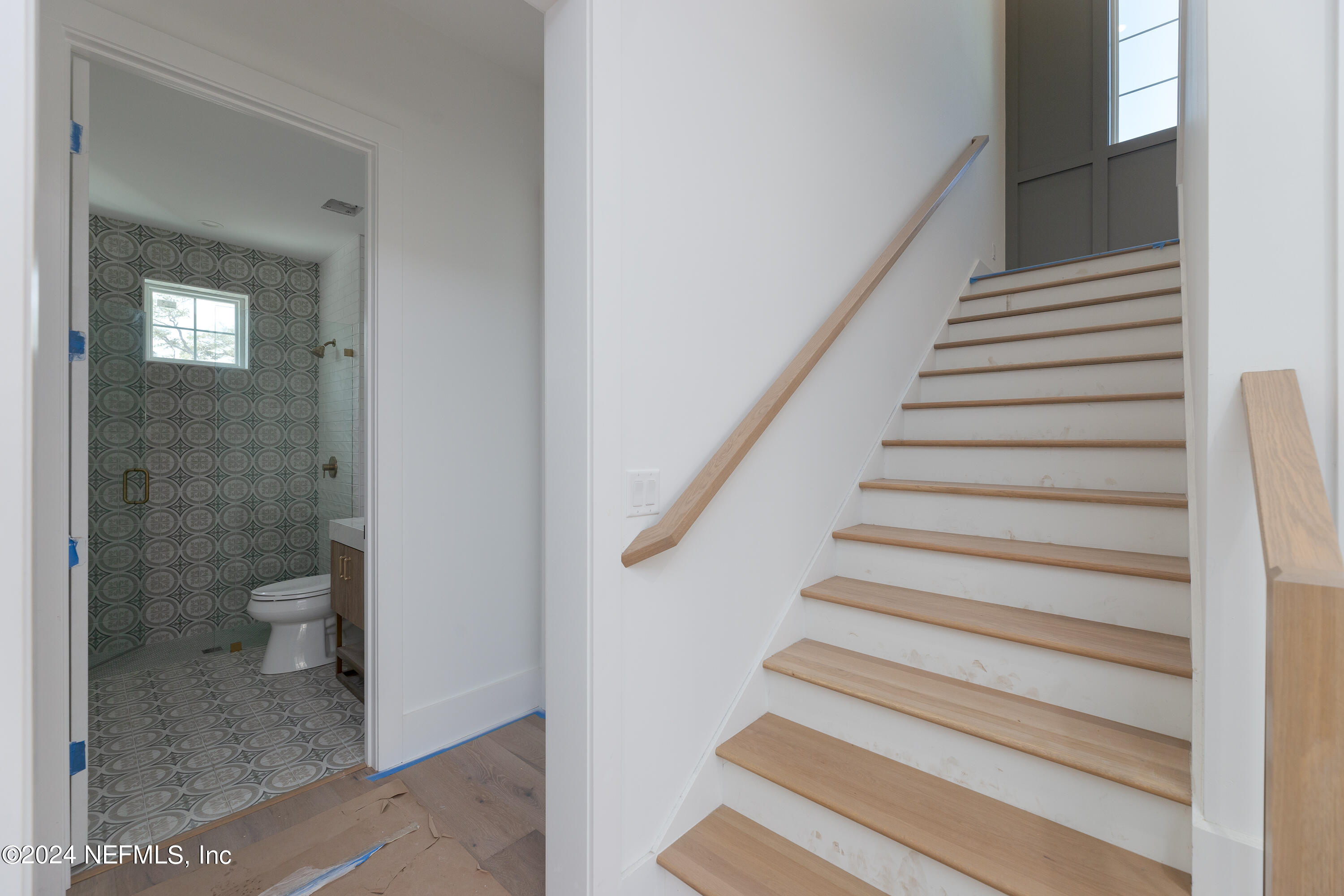 372 Ridgeway Road St. Augustine, FL 32080 - Photo 17 of 38 a view of entryway with bathroom and shower