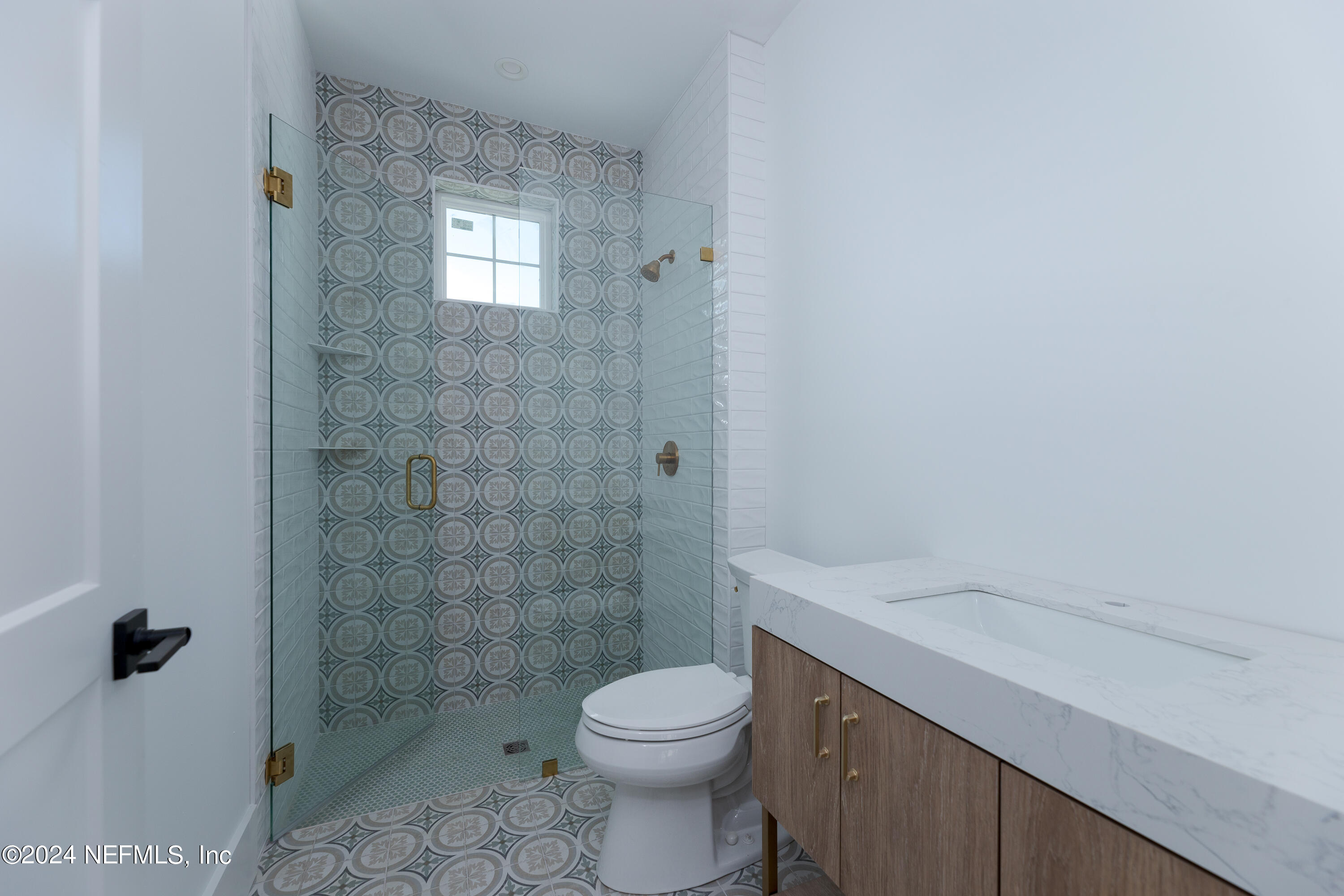 372 Ridgeway Road St. Augustine, FL 32080 - Photo 19 of 38 a bathroom with a sink a toilet and shower