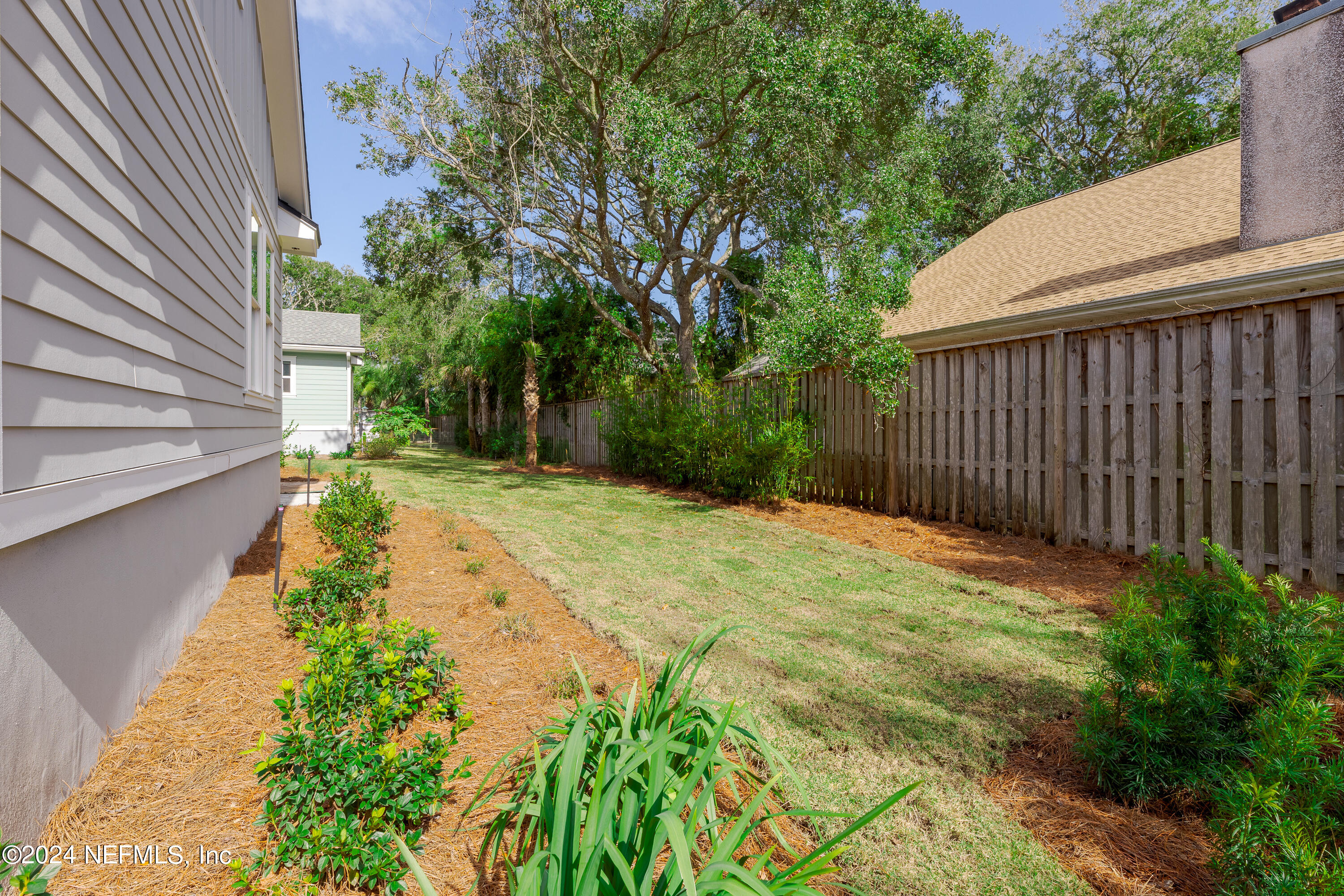 372 Ridgeway Road St. Augustine, FL 32080 - Photo 25 of 38 a pathway of a backyard