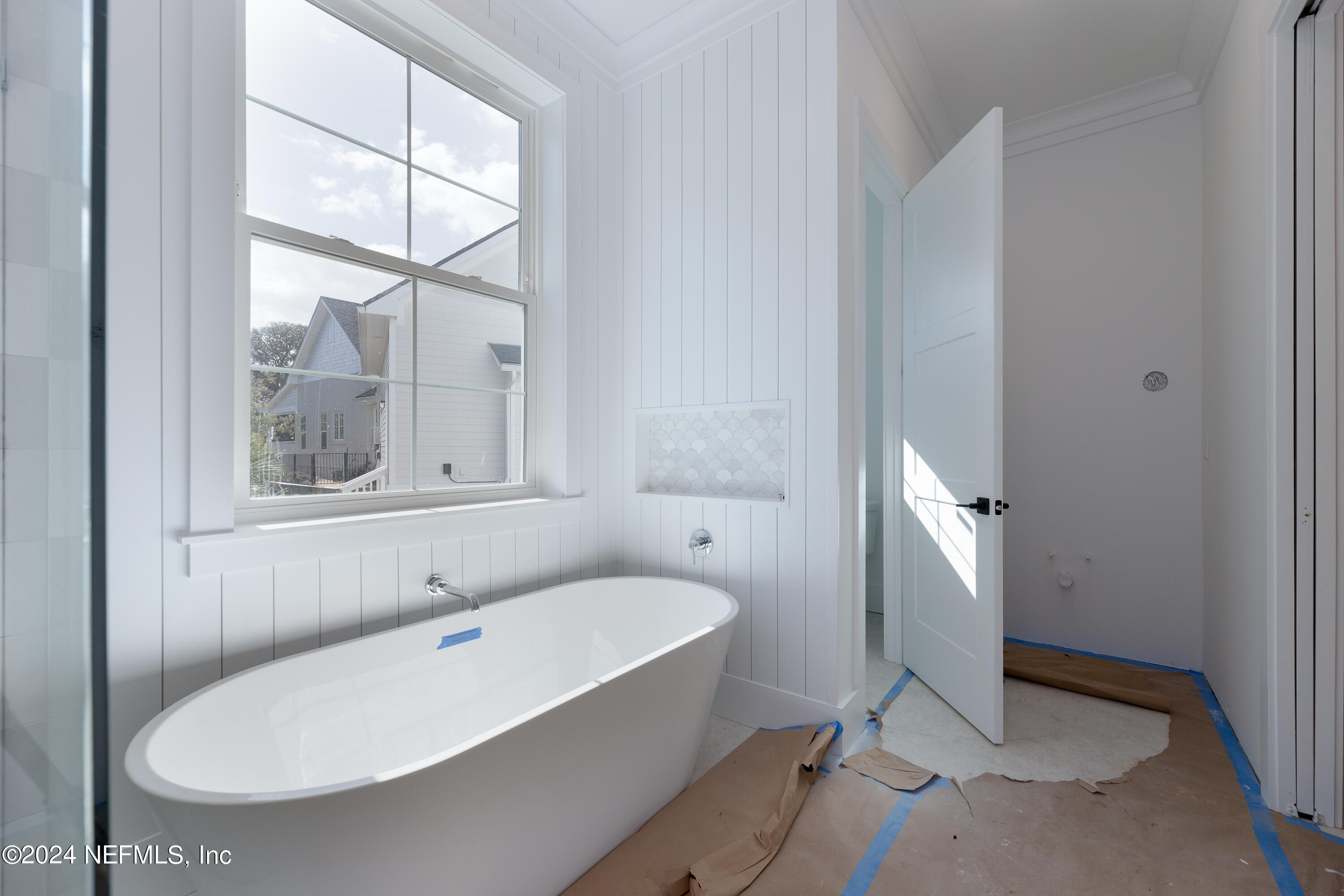 372 Ridgeway Road St. Augustine, FL 32080 - Photo 29 of 38 a bathroom with a tub and a window