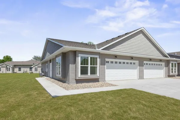 $359,900 | 1021 Golf Course Road Northwest, Hutchinson, MN 55350