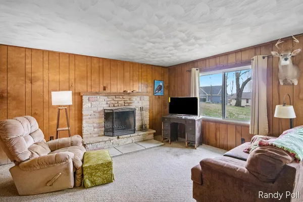 $250,000 | 10116 Lakeshore Drive, Evart, MI 49631