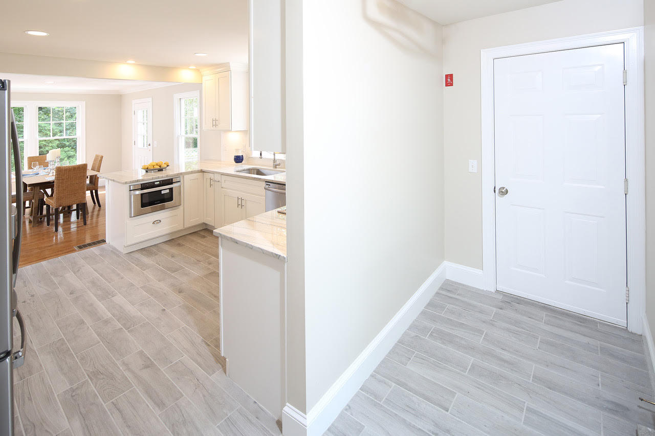 68 Riverview Drive Chatham, MA 02633 - Photo 11 of 27 Garage to dining