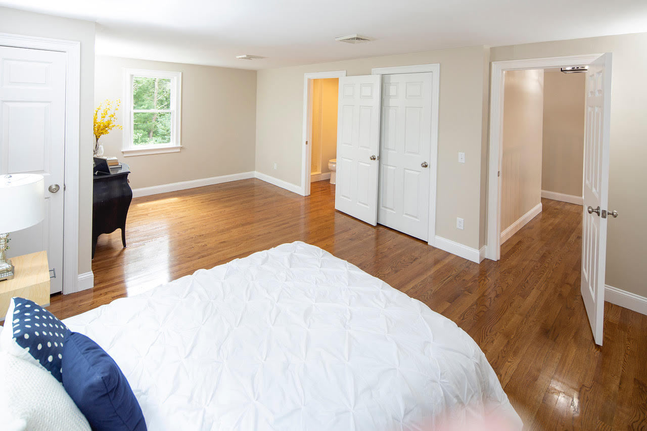 68 Riverview Drive Chatham, MA 02633 - Photo 22 of 27 2nd floor master into bath