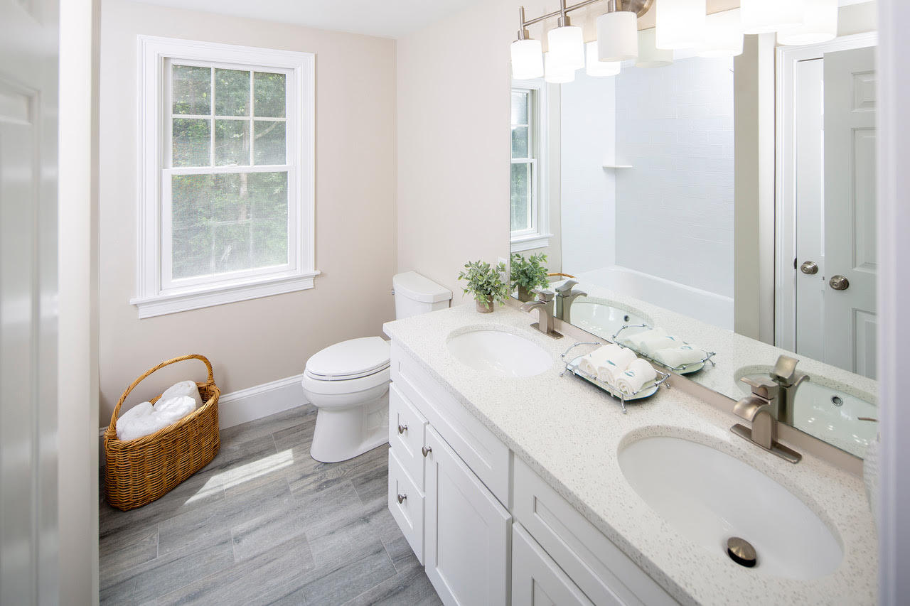 68 Riverview Drive Chatham, MA 02633 - Photo 25 of 27 2nd floor guest full bath