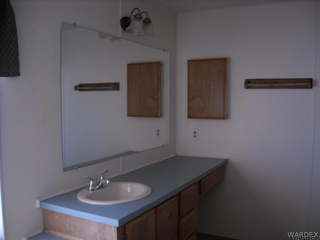 1407 Lause Road Bullhead City, AZ 86442 - Photo 9 of 20 Master bath