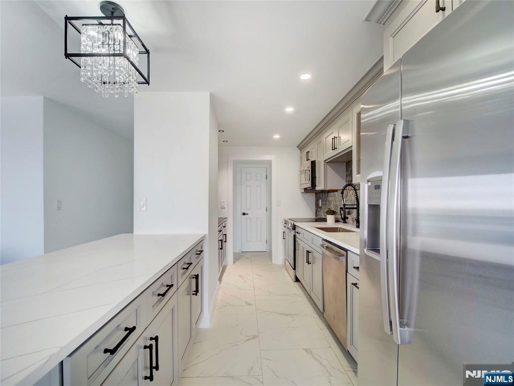 377 South Harrison Street, Unit 17FF East Orange, NJ 07018 - Photo 4 of 15