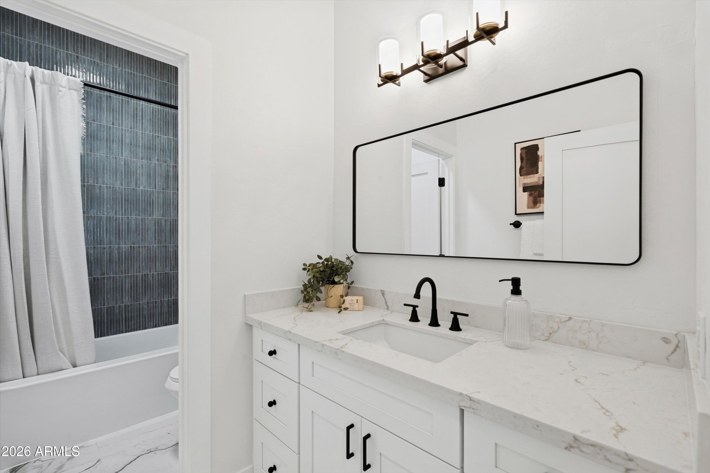 2011 East Clipper Lane Gilbert, AZ 85234 - Photo 23 of 39 31-Bathroom