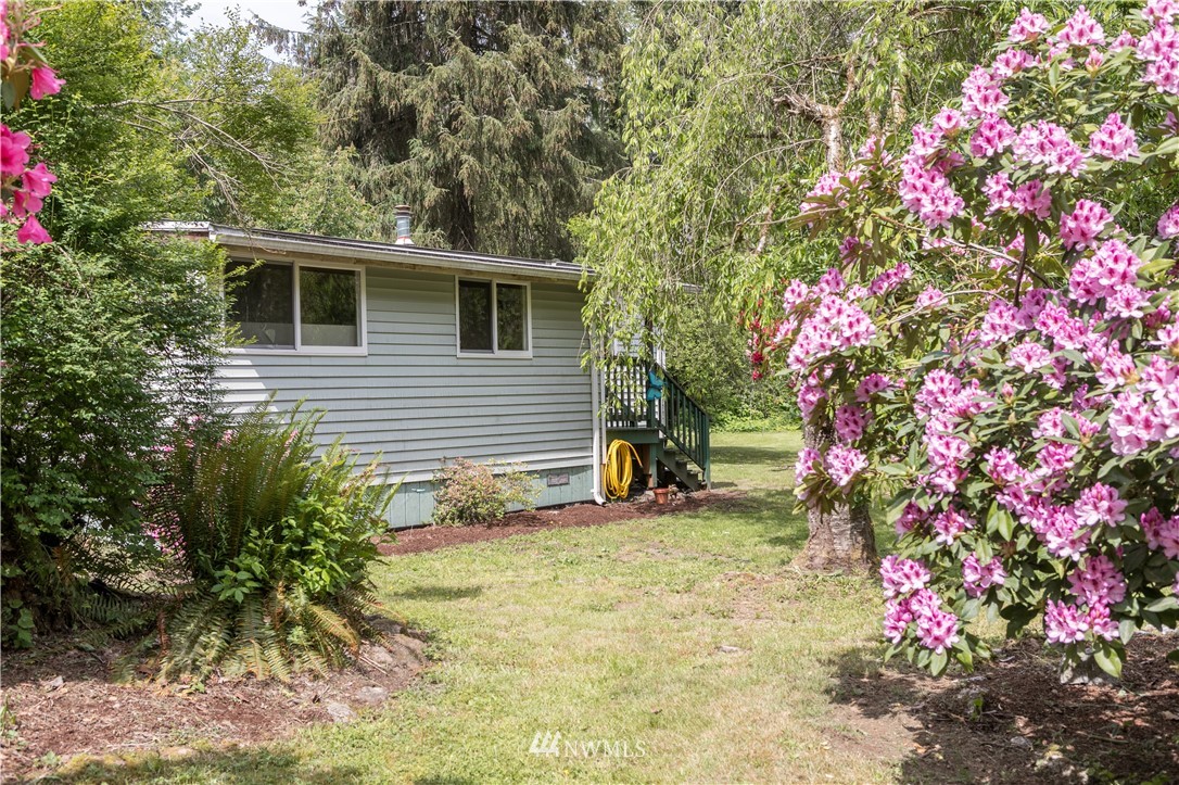 6323 Rutsatz Road Deming, WA 98244 - Photo 3 of 25