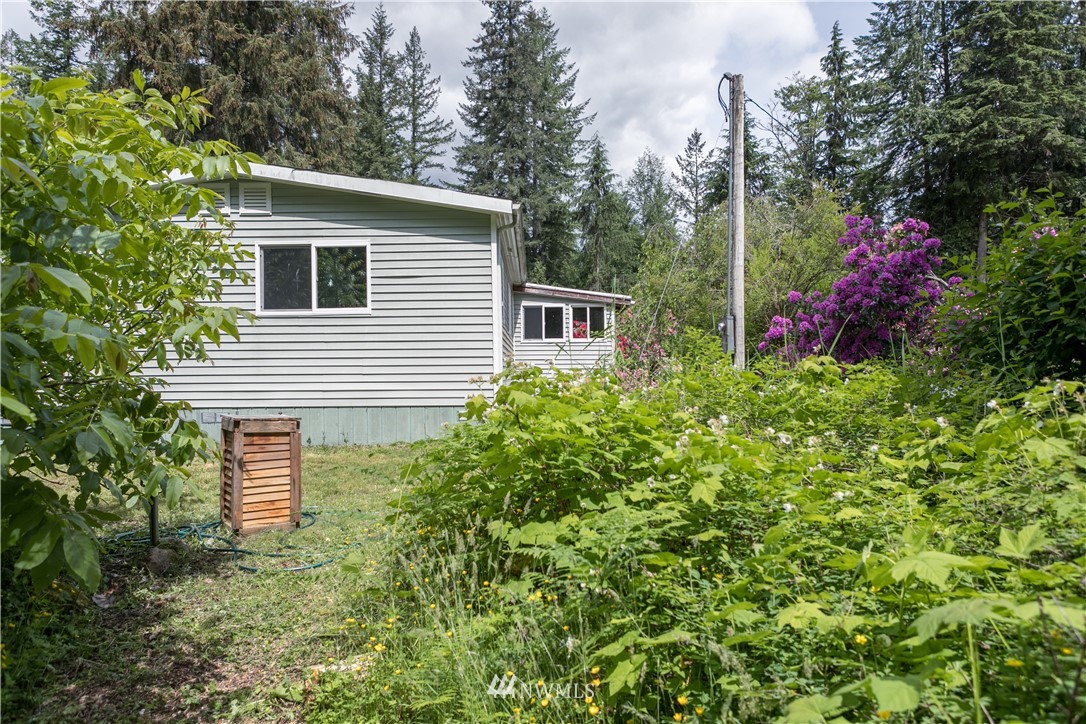 6323 Rutsatz Road Deming, WA 98244 - Photo 4 of 25