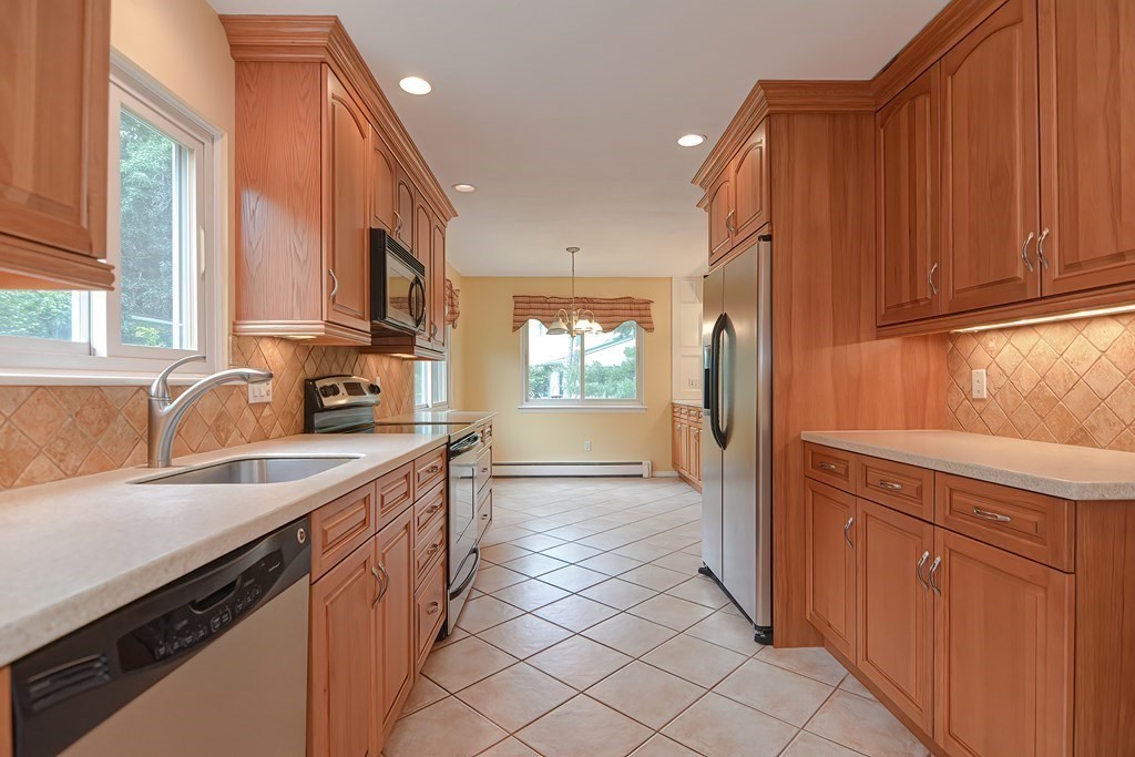 58 Wingate Road Holliston, MA 01746 - Photo 4 of 40 Gallery Image 4