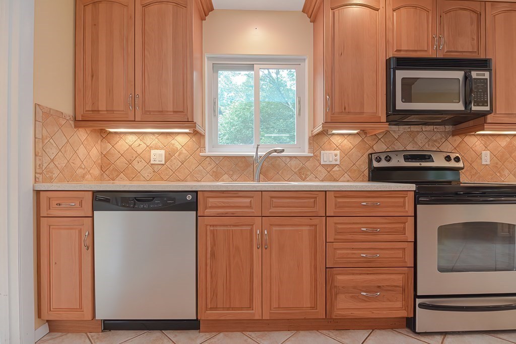 58 Wingate Road Holliston, MA 01746 - Photo 5 of 40 Gallery Image 5