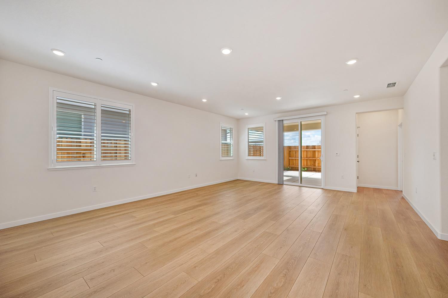 1120 Mallory Ridge Street Roseville, CA 95747 - Photo 5 of 16