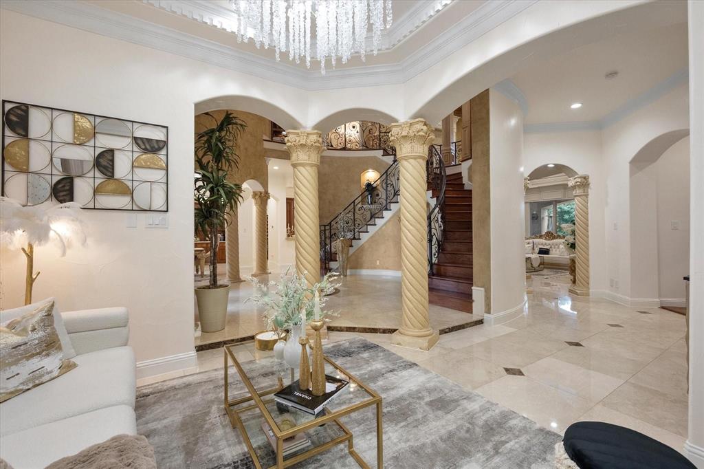 2314 Sunset Ridge Circle Cedar Hill, TX 75104 - Photo 7 of 40 Receiving area off of the main entrance