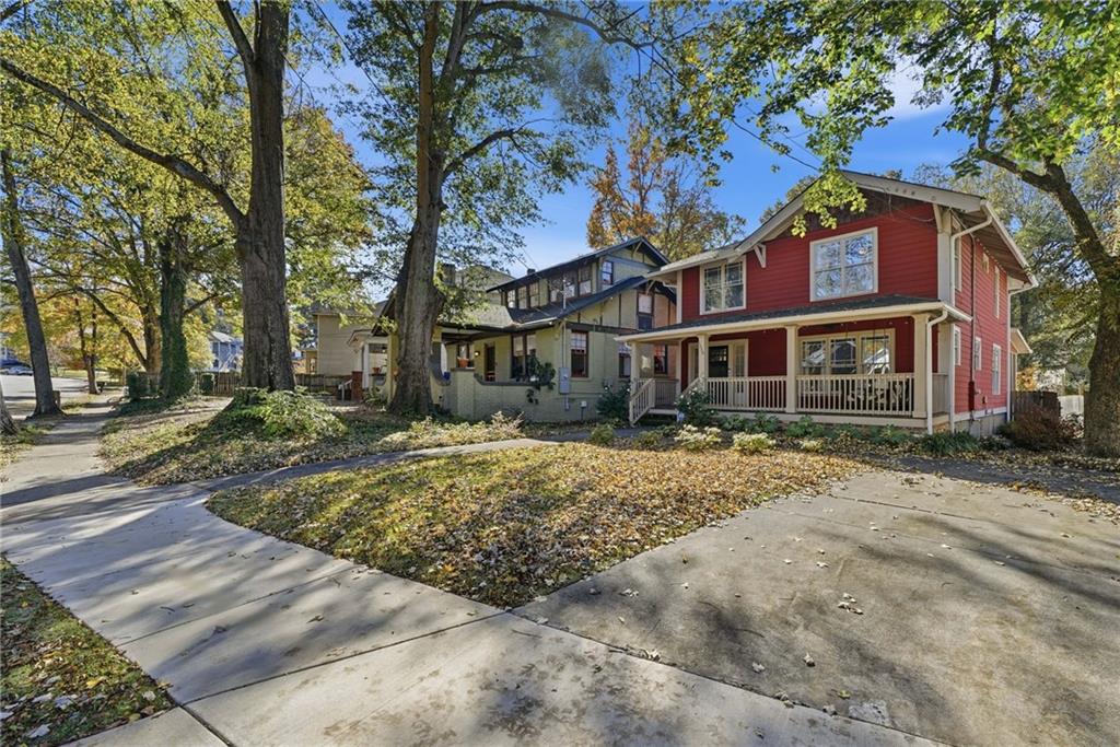 1530 South Gordon Street Southwest Atlanta, GA 30310 - Photo 4 of 46 a front view of a house with a yard