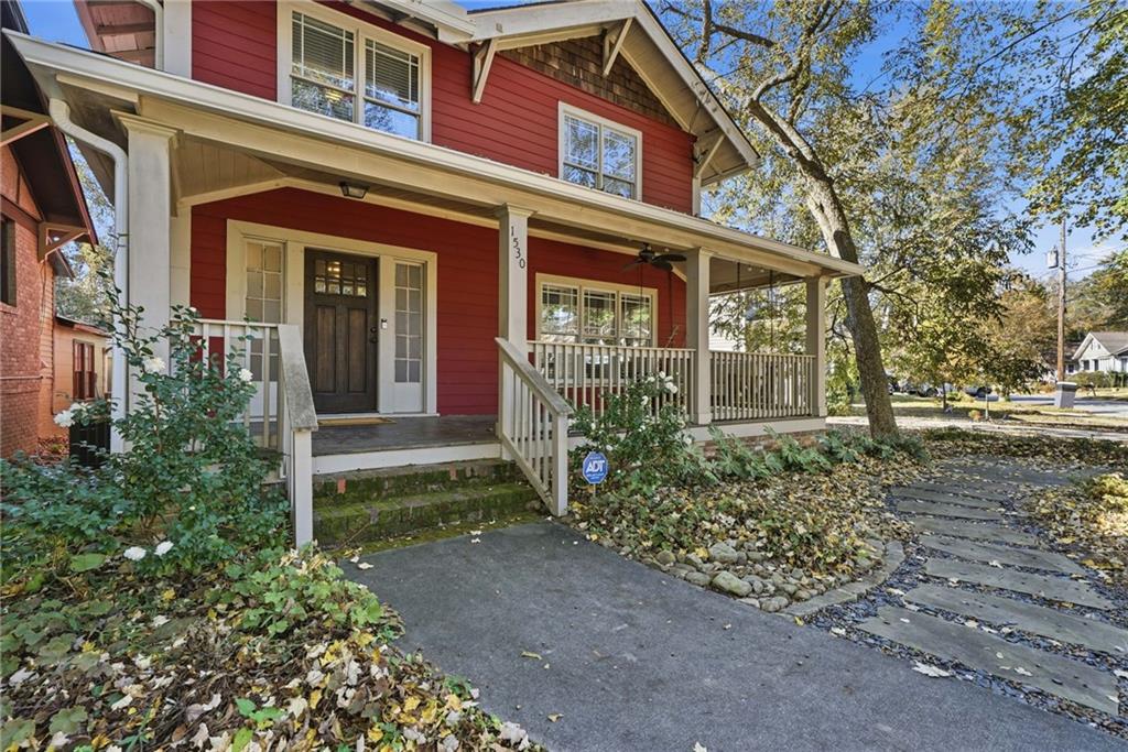 1530 South Gordon Street Southwest Atlanta, GA 30310 - Photo 5 of 46 front view of a house
