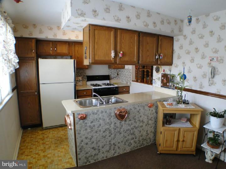 7002 Cardin Road Philadelphia, PA 19128 - Photo 9 of 25 Kitchen