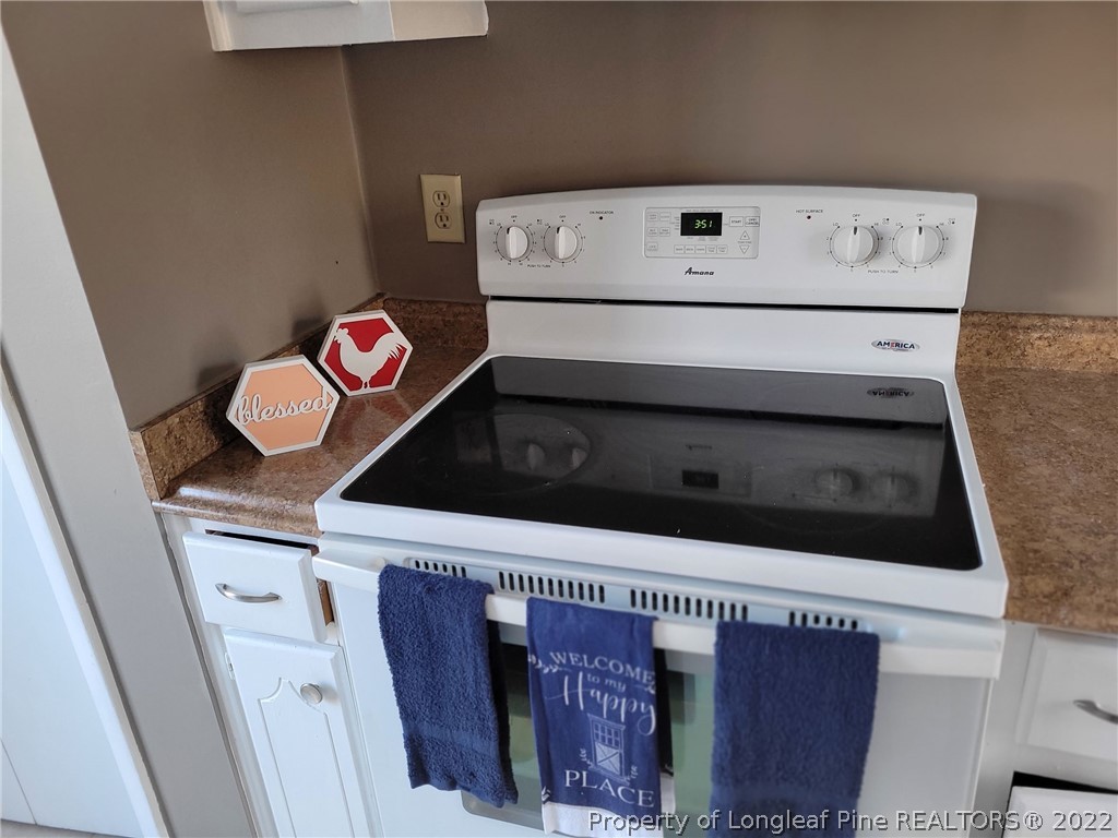 513 Andover Road Fayetteville, NC 28311 - Photo 10 of 21 a utility room with dryer and washer