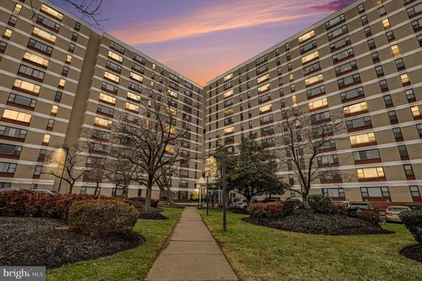 $2,200 | 4600 Duke Street, Unit 1423, Alexandria, VA 22304
