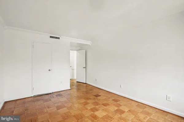 $2,200 | 4600 Duke Street, Unit 1423, Alexandria, VA 22304