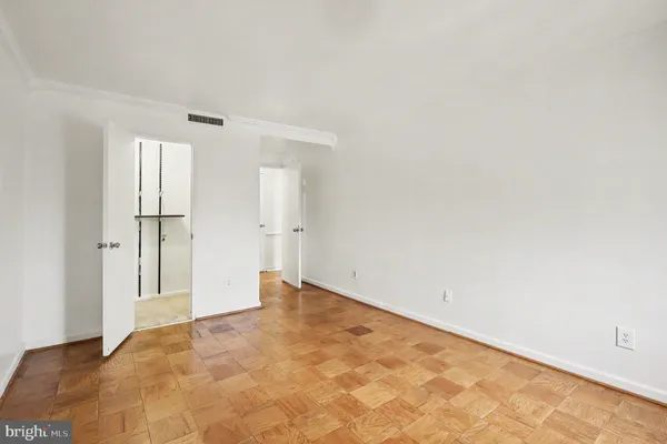 $2,200 | 4600 Duke Street, Unit 1423, Alexandria, VA 22304