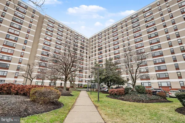 $2,200 | 4600 Duke Street, Unit 1423, Alexandria, VA 22304