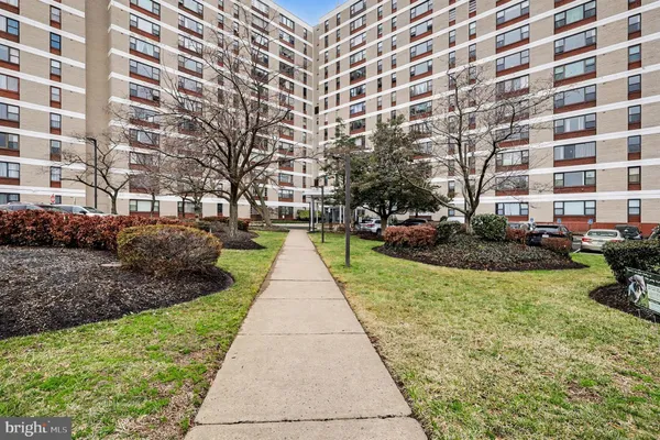 $2,200 | 4600 Duke Street, Unit 1423, Alexandria, VA 22304