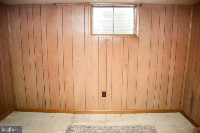 a view of a storage & utility room
